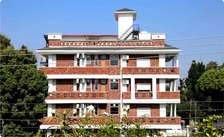 Day View of the Palatial Homes - the best homestay in Dallanwala Dehradun