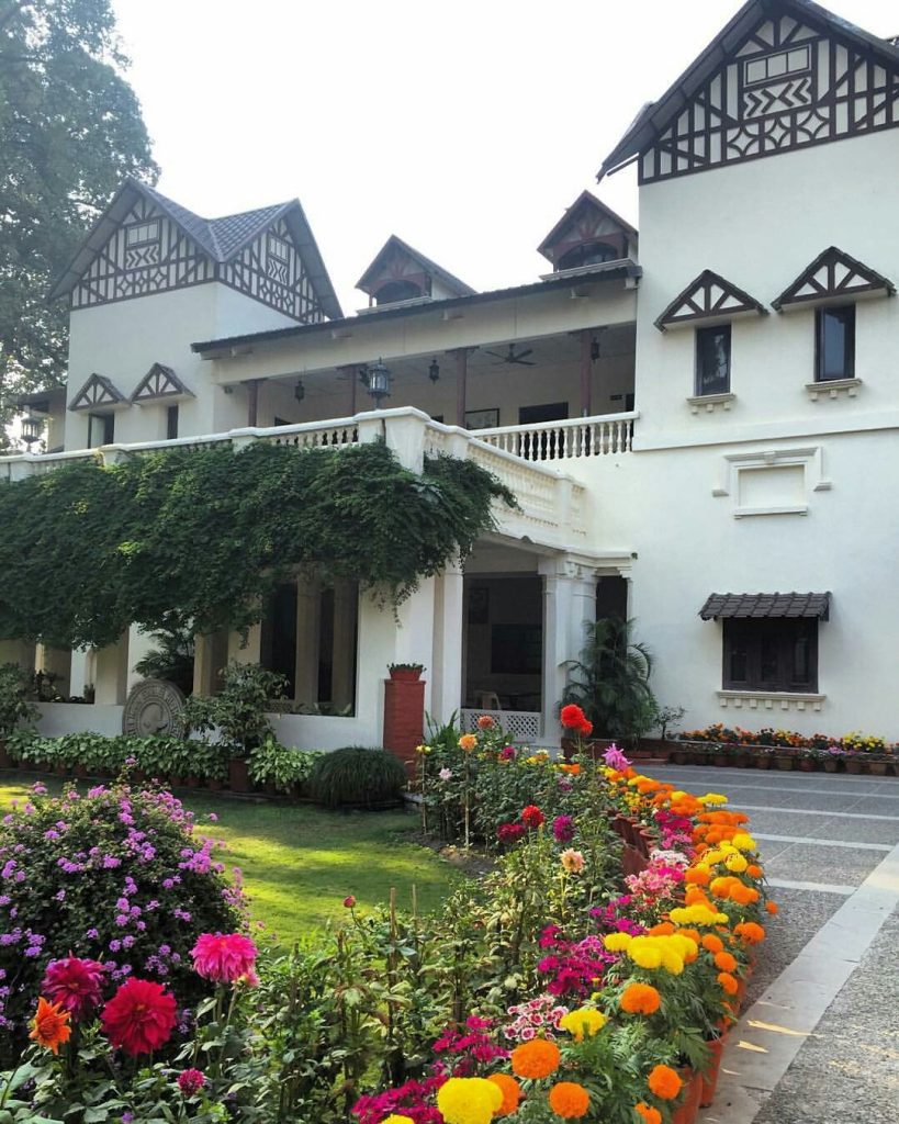 Welhams Girls School near the palatial homes